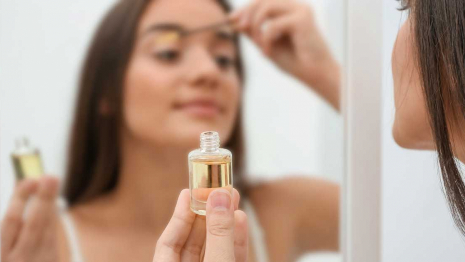 PRAVO ZLATO U MALOJ BOČICI Ulje ove biljke ne košta ni 100 dinara, a čisti i podmlađuje lice bolje od skupih tretmana