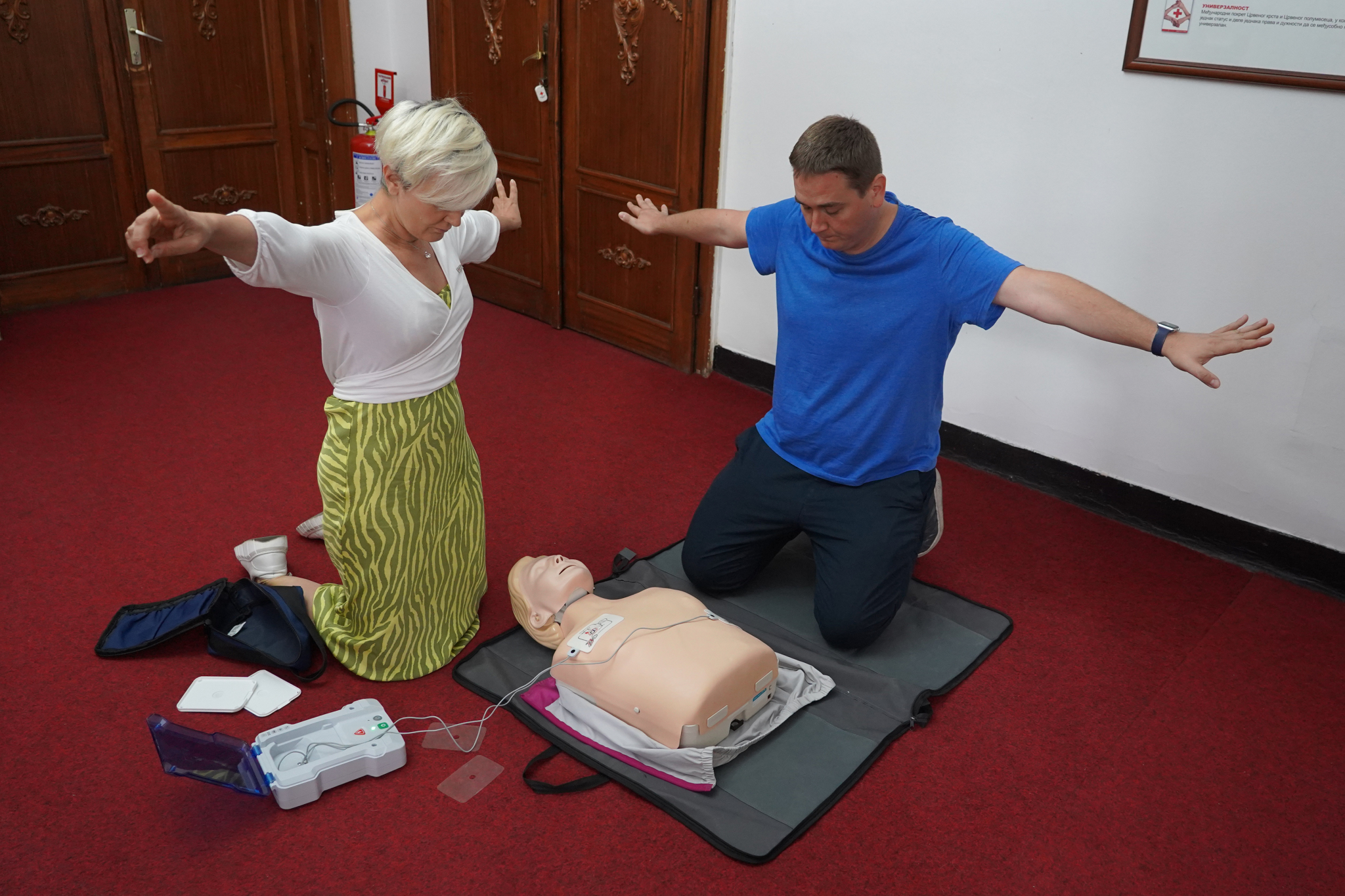 ŽIVOT U TVOJIM RUKAMA! Crveni krst Srbije skreće pažnju na značaj pružanja prve pomoći: Kad srce zastane, prvi minuti spasavaju glavu
