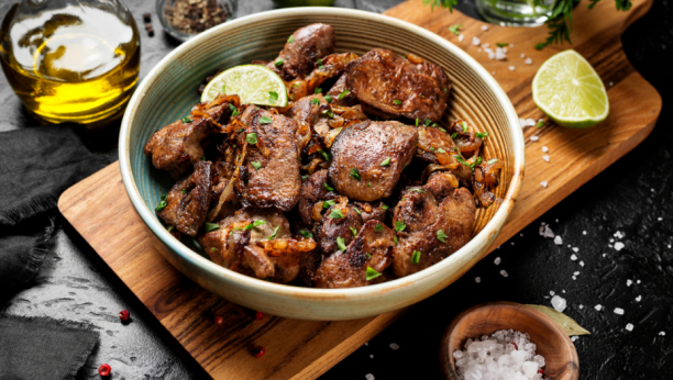 VEČERA SA MESOM ZA MANJE OD 200 DINARA Pileća džigerica sa ovim dodatkom je savršena kombinacija ukusa