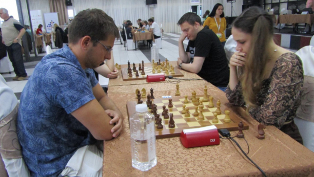 Teodora Injac, Miloš Perunović i selektor Miodrag Perunović maksimalni posle dva kola