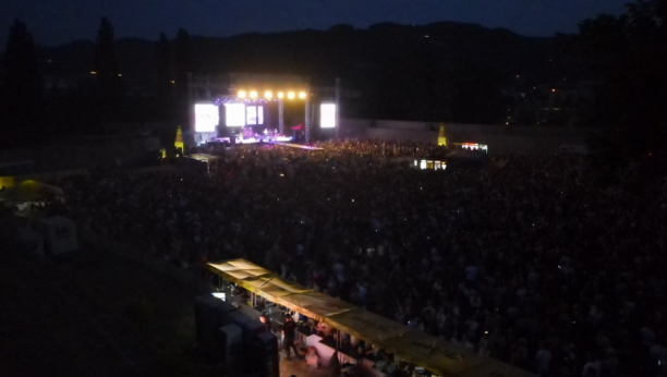 OBOREN JOŠ JEDAN REKORD Pejovića u Banja Luci dočekalo 15.000 ljudi, građani ne pamte ovakav spektakl (FOTO)