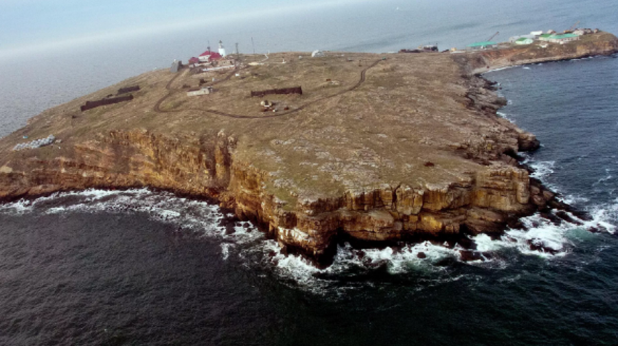 RUSI SE POVUKLI SA ZMIJSKOG OSTRVA Dva događaja uticala na potez koji je Kremlj predstavio kao 