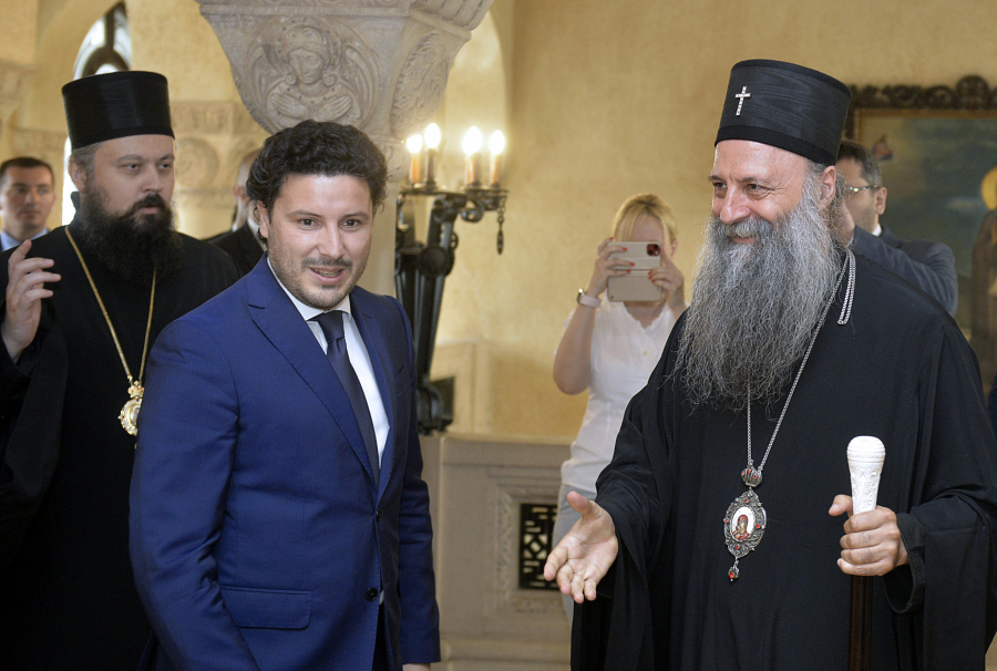 USVOJEN NACRT TEMELJNOG UGOVORA Srbi slave, milogorci spremaju kontraudar