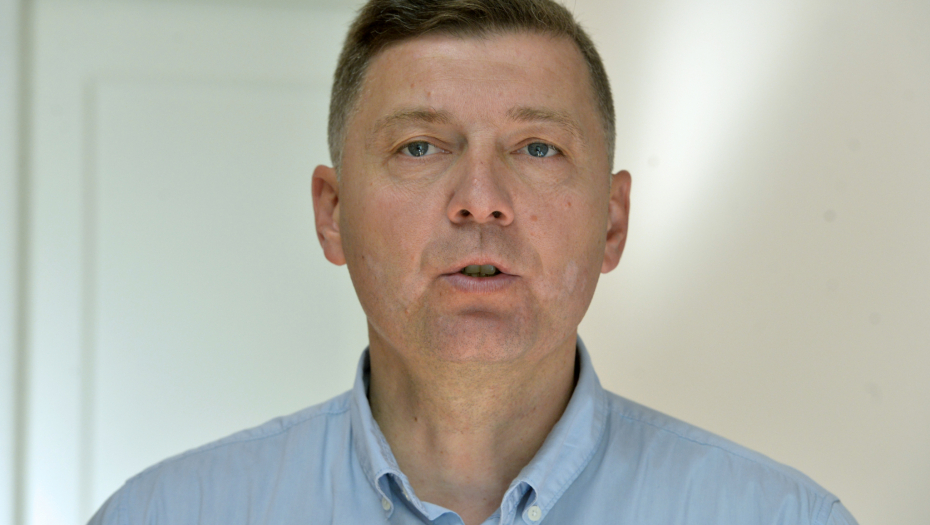 OPOZICIONI POSLANIK ŠOKIRAO IZLAGANJEM - UMALO PRVA GEJ AFERA U SKUPŠTINI Vesić: Zelenko se zaljubio u mene, ali ja volim žene!