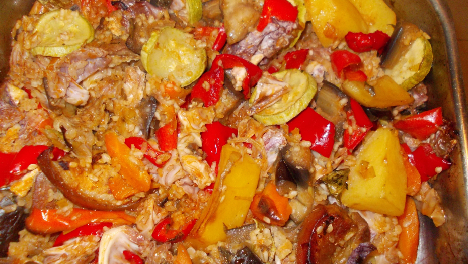 RECEPT ZA OMILJENI LETNJI RUČAK Domaći đuveč, vrhunski spoj mesa i povrća