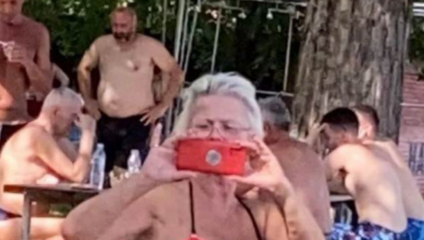 MNOGI JOJ NIKADA NEĆE OPROSTITI Ceo Štrand gledao u gospođu zbog kupaćeg kostima (FOTO)