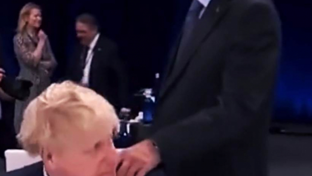 BORIS DŽONSON SKOČIO KAO OPAREN Preplašio ga ovaj predsednik države, o snimku bruji čitav svet (VIDEO)