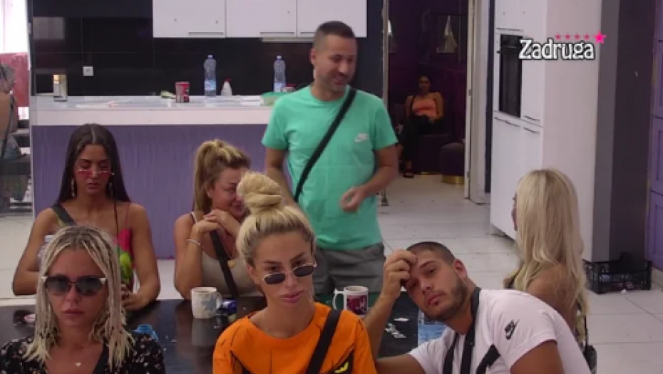 POKOSILA GA OVIM PITANJEM Mina Vrbaški obratila se Sandri i Anđelu, a on je odmah skočio: Neću ti odgovoriti!