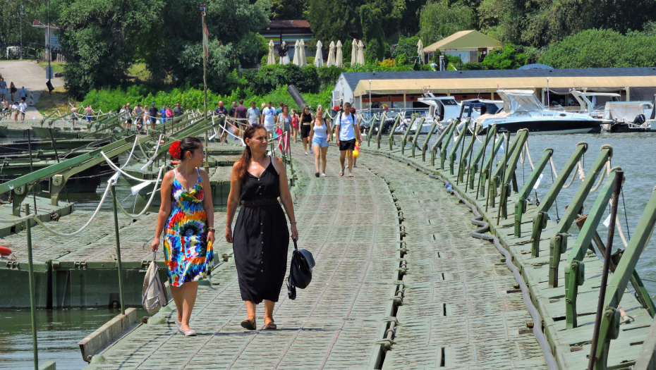 ZEMUNSKO MORE Uređena je plaža i tereni za sportove na pesku, pijaća voda i tuševi: Otvorena kupališna sezona na Lidu