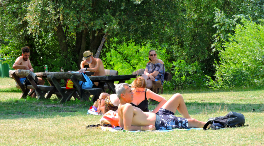 ZEMUNSKO MORE Uređena je plaža i tereni za sportove na pesku, pijaća voda i tuševi: Otvorena kupališna sezona na Lidu