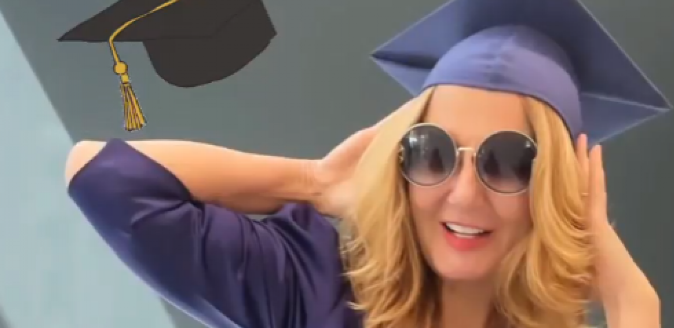 PONOSNA MAJKA Ćerka Vesne Dedić diplomirala, voditeljka se dirljivim rečima pohvalila na društvenim mrežama (VIDEO)