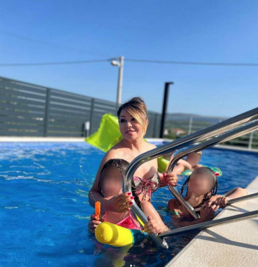 BAZEN I POGLED OD MILION DOLARA Neda Ukraden renovirala porodičnu kuću na primorju (FOTO)