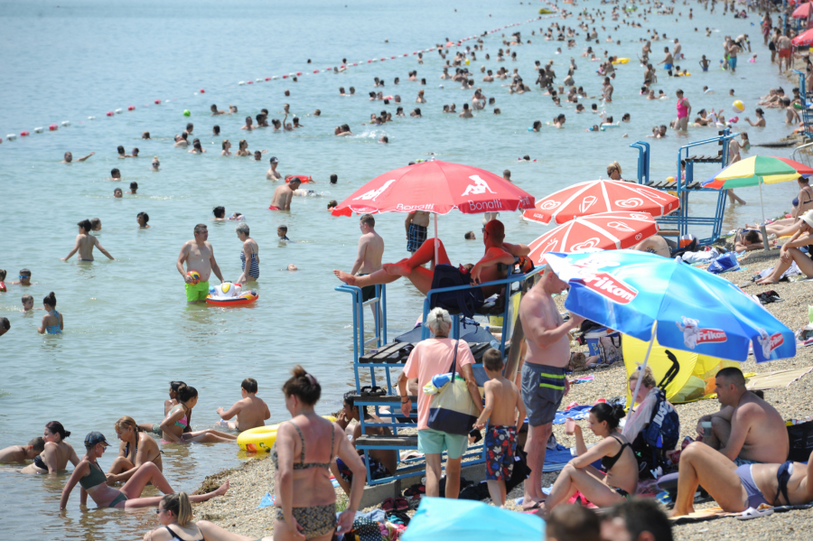 SEZONA NA ADI ZVANIČNO OTVORENA! Tropske temperature ne smetaju kupačima - evo kako se kreću CENE!