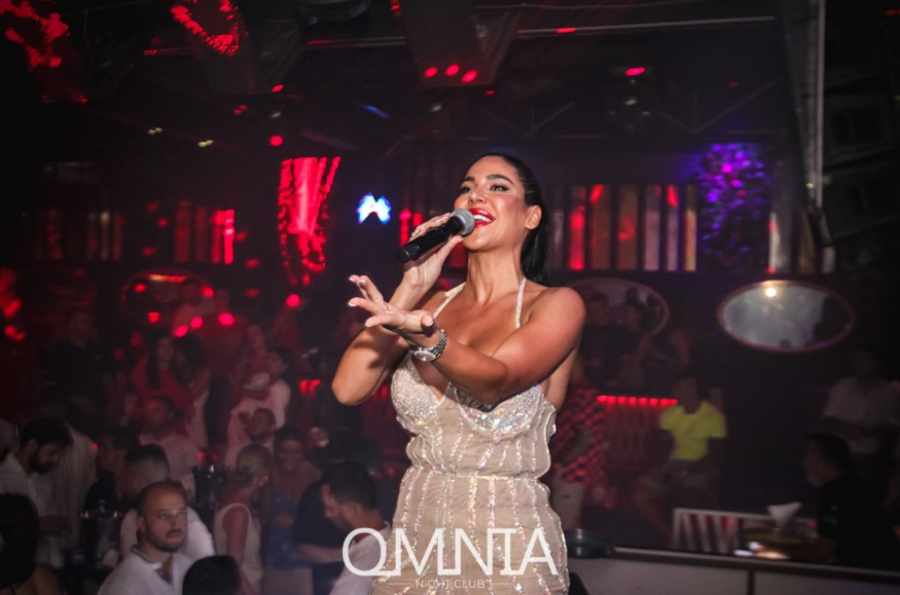 MARINU VISKOVIĆ NA NASTUPU POLJUBILA I ZAPROSILA DEVOJKA Evo kako je pevačica reagovala i šta je rekla na sve to