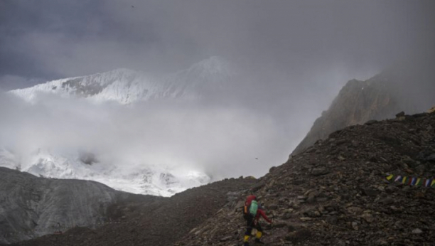 SPASILAČKA AKCIJA U ITALIJI Locirano osam nestalih planinara na Dolomitima