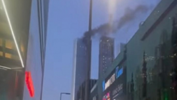 PANIKA U MOSKVI Gori vrh nebodera, gusti crni dim kulja sa krova čuvene zgrade (VIDEO)