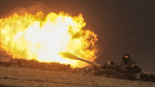 NEUNIŠTIVA I NEPOBEDIVA ZVER Neprijatelj nema šanse kada na njega naleti pakleni tenk T-90 (FOTO/VIDEO)