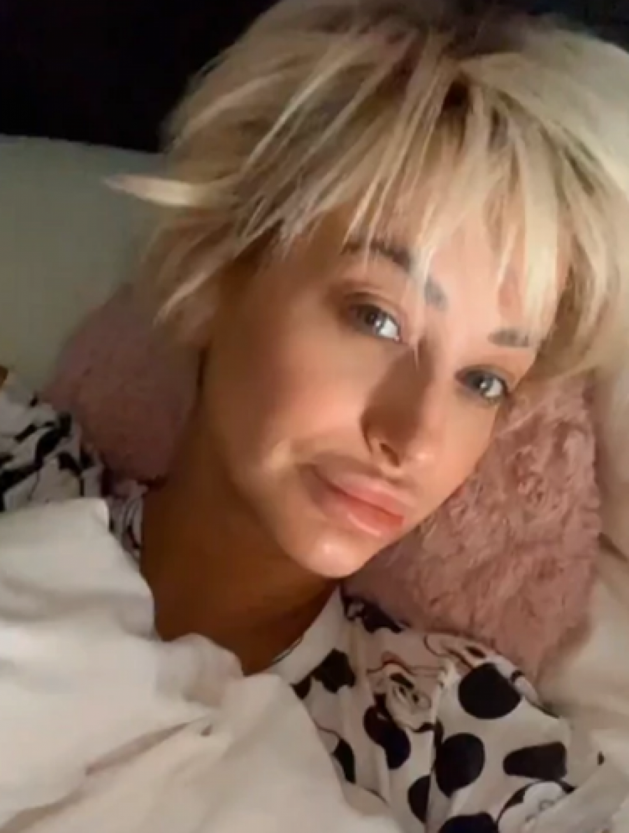 RASČUPANA I BEZ ŠMINKE Dušicu Jakovljević u ovakvom izdanju nikada nismo videli, a tek da vidite šta nosi (FOTO)