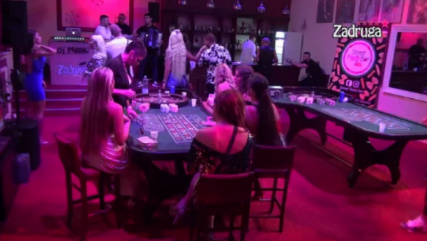 SVE VREME GLEDALA U BIVŠEG! Dalila ne skida pogled sa Dejana i Aleks, kipti od besa, ovim potezom pokazala šta misli o njihovoj vezi