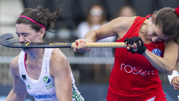 DALJE NEĆEŠ MOĆI Odalamila rivalku palicom po faci, sve za pobedu (FOTO)