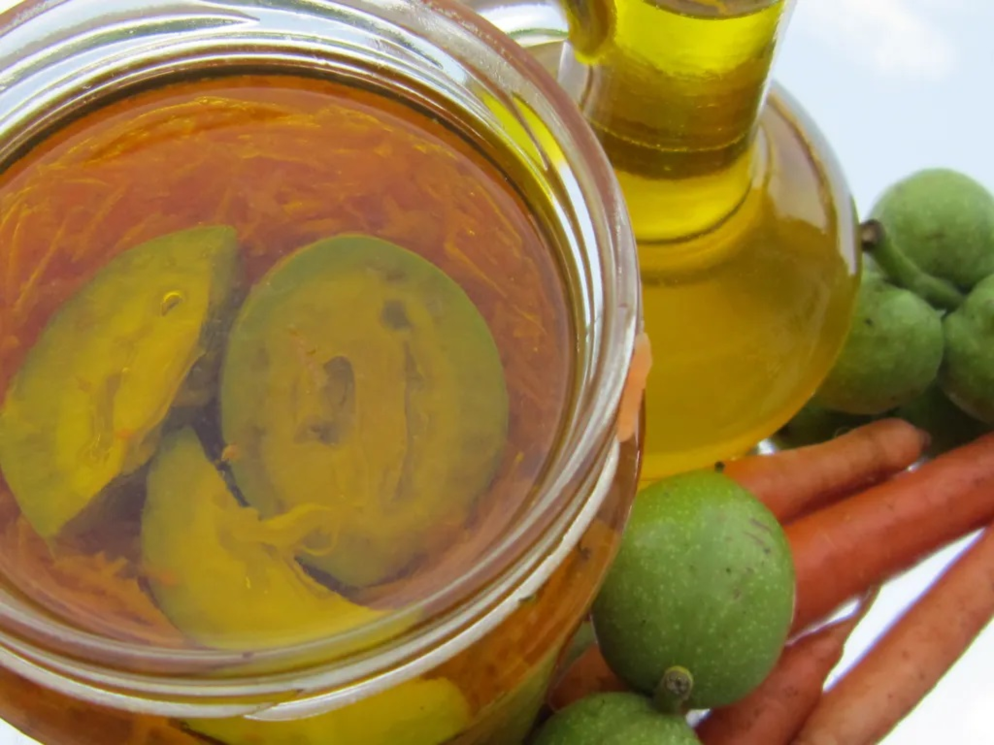 PO TAJNOM RECEPTU NAŠIH BAKA Ne bacajte pare na skupe losione, sami smućkajte ulje za savršeno preplanuli ten