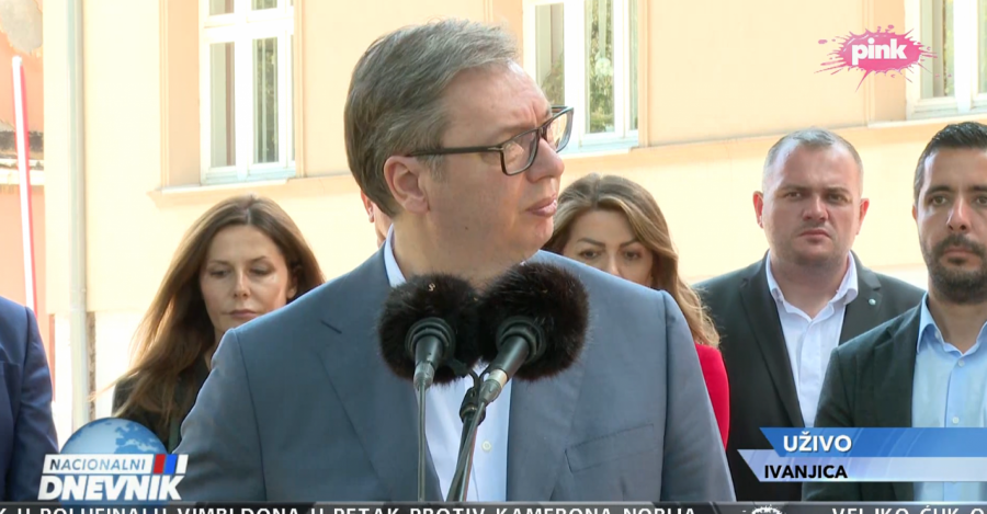 PREDSEDNIK U MORAVIČKOM OKRUGU: Vučić posetio porodicu Bogdanović: Mnogo me raduje što imate puno dece! (FOTO/VIDEO)