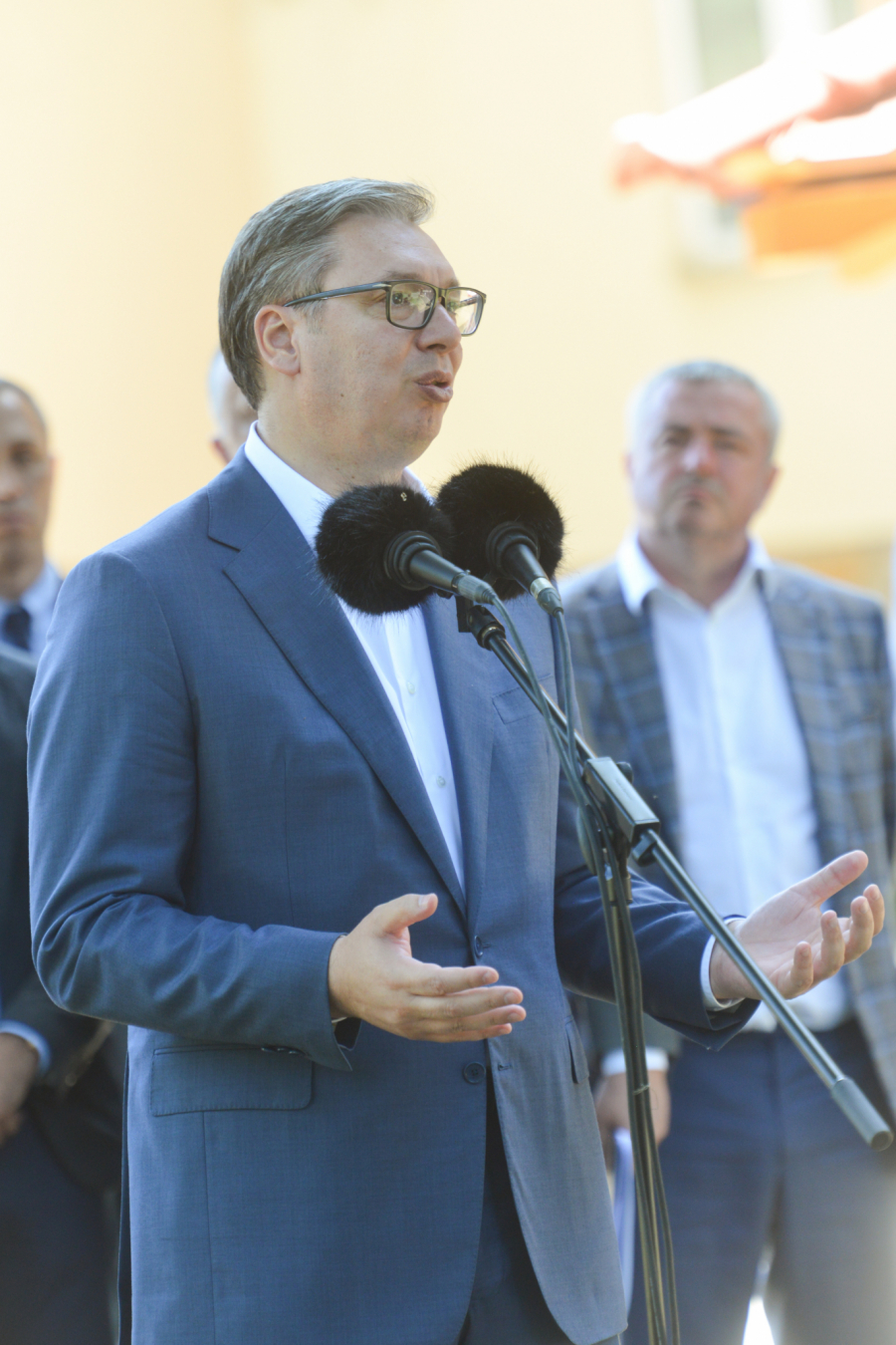 PREDSEDNIK U MORAVIČKOM OKRUGU: Vučić posetio porodicu Bogdanović: Mnogo me raduje što imate puno dece! (FOTO/VIDEO)