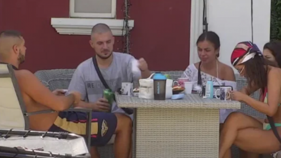 BRUTALNO PONIŽAVA LJUBAVNICU Nikola Grujić uputio Mimi skandalozne uvrede, zadrugari ostali bez teksta šta joj je sve izgovorio