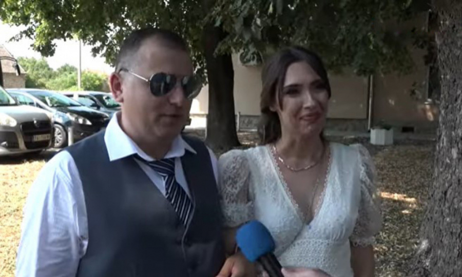 MLADA BACILA BIDERMAJER U AUTOBUSU! Jovana i Goran napravili venčanje za pamćenje (VIDEO)