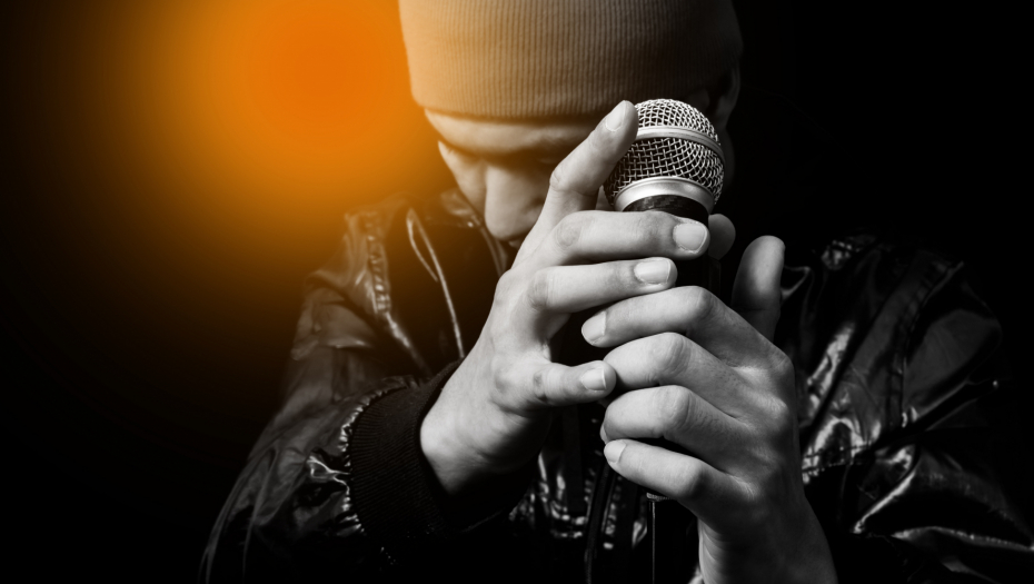 NOVI DETALJI GEJ ROMANSE! Oženjeni folk pevač se*s-igricama smiruje ljubavnikove napade ljubomore