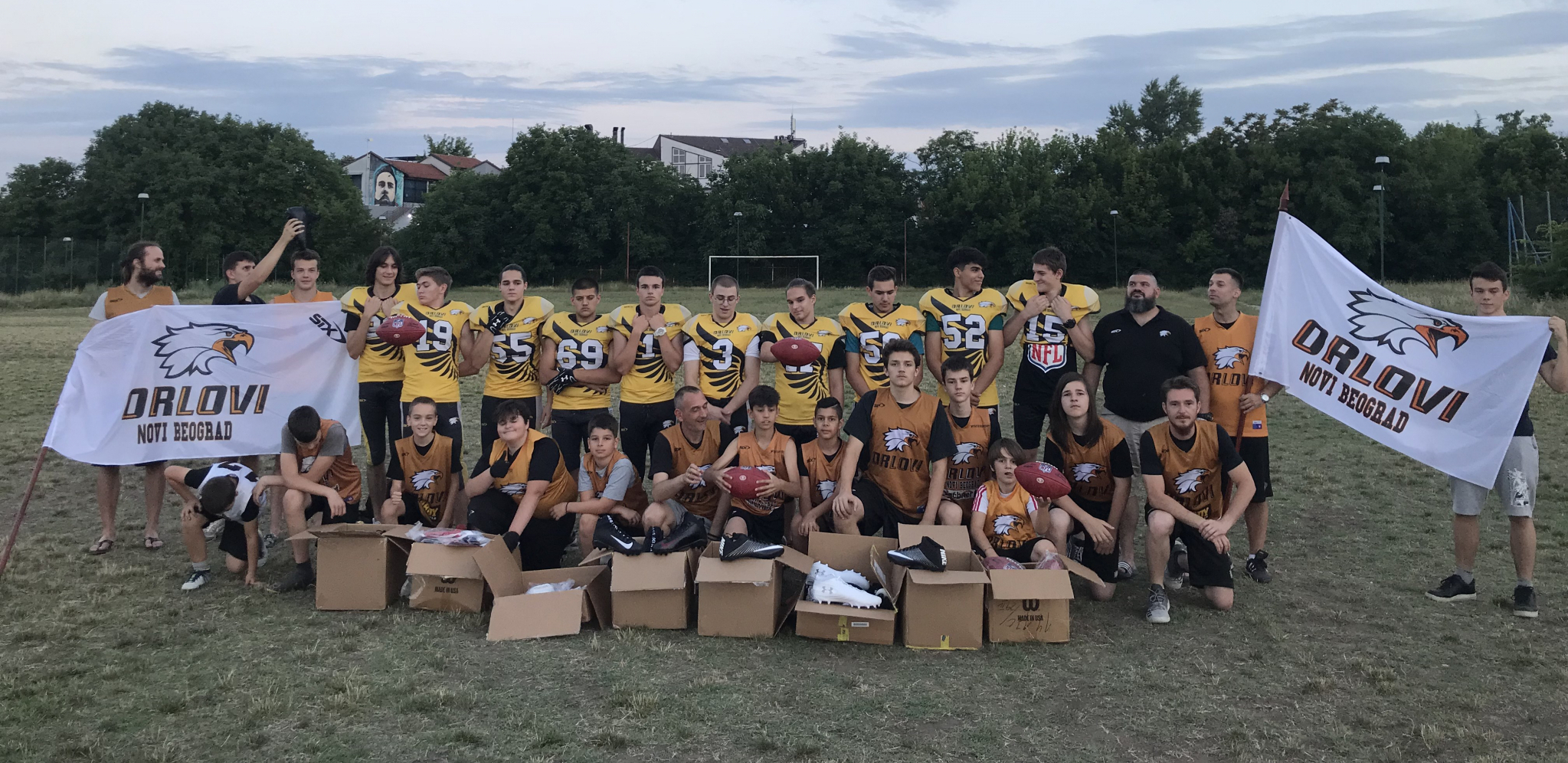 SJAJAN GEST Jedan od najvećih NFL klubova donirao opremu Orlovima sa Novog Beograda