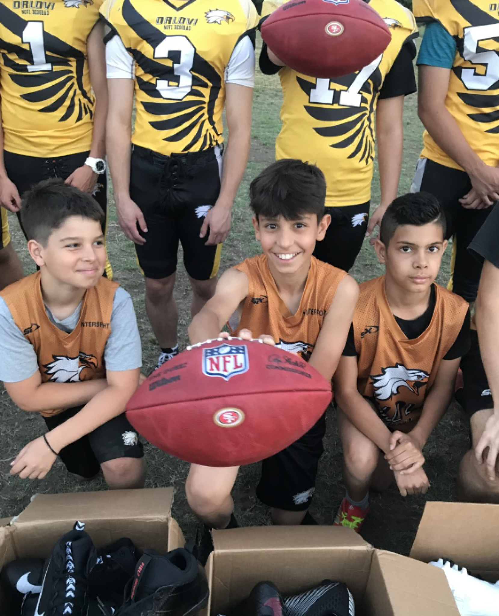 SJAJAN GEST Jedan od najvećih NFL klubova donirao opremu Orlovima sa Novog Beograda