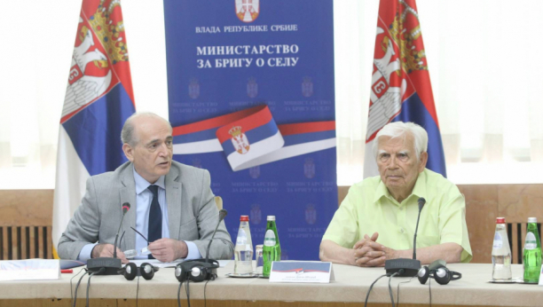 KRKOBABIĆ OBRADOVAO MNOGE Potpisan ugovor o kupovini minibuseva, besplatan prevoz za još 368 sela