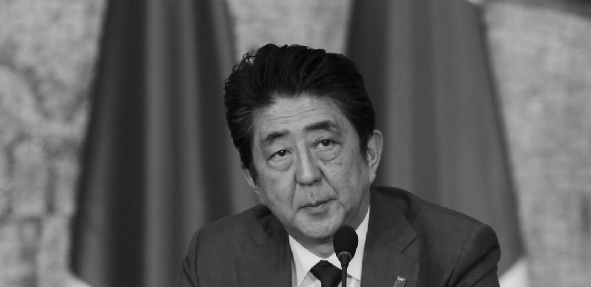 Tuča tokom komemorativne ceremonije povodom godinu dana od ubistva Šinza Abea