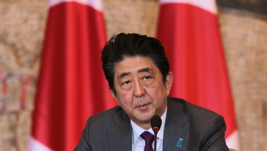 JAPANSKA VLADA ODLUČILA Šinzo Abe biće odlikovan najvišim državnim odlikovanjem