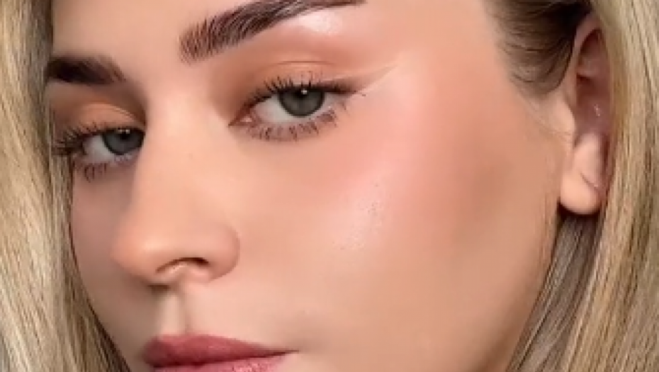 EVO KAKO DA STAVITE NEVIDLJIVI AJLAJNER Postićete prirodan izgled koji "podiže" oči