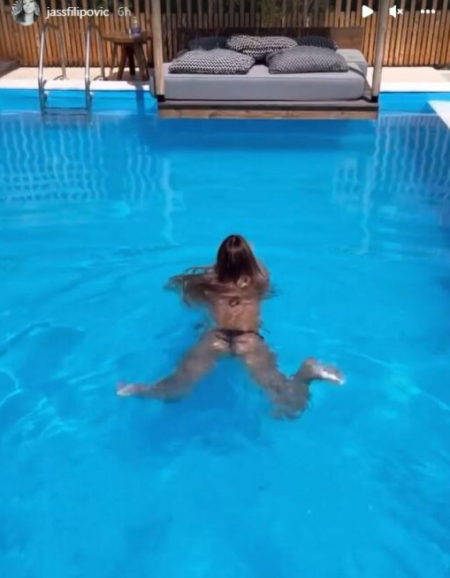 PEVAČ JE OŽENIO PRAVU BOMBETINU Jasmina se skinula u mini kupaći, pa zapalila društvene mreže: Sevnulo sve(FOTO)