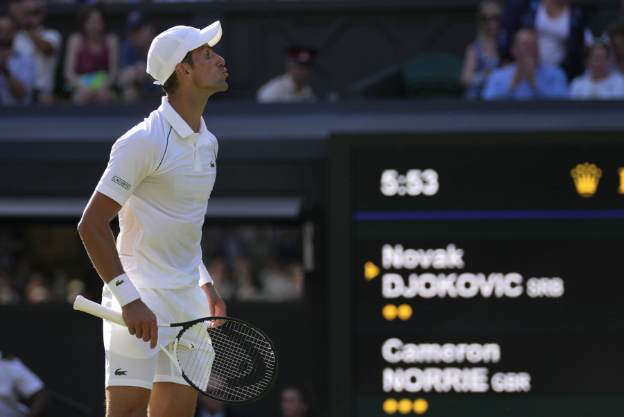 SRAMAN NAPAD NA ĐOKOVIĆA Britanci osuli paljbu po Novaku