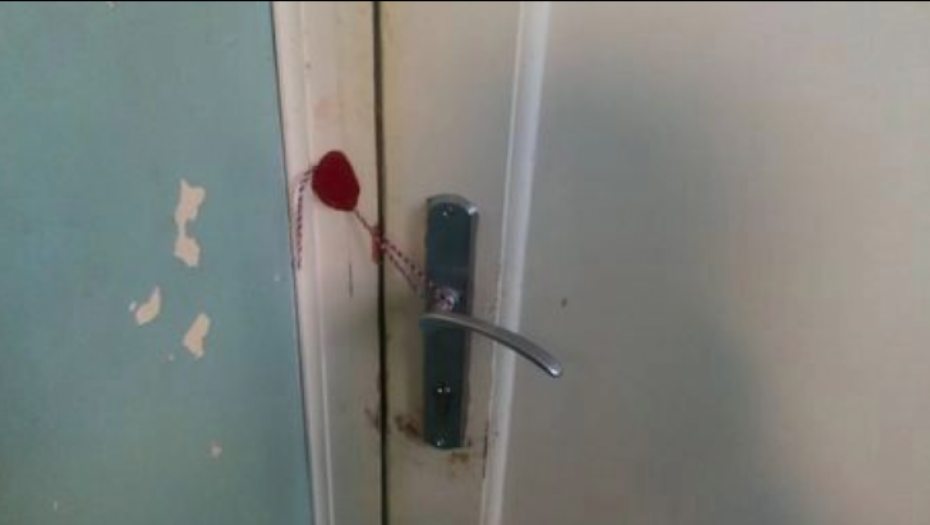 RAČUNI STIZALI U SANDUČE, ALI IH NIKO NIJE PREUZIMAO Vojna i Albert tri godine ležali mrtvi u stanu, stravični detalji tragedije na Paliluli!