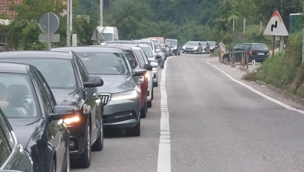 NI ALTERNATIVNI PRAVCI VIŠU NISU OPCIJA GDE NEMA ČEKANJA Na malom graničnom prelazu Prohor Pčinjski oko 70 automobila stoji u mestu