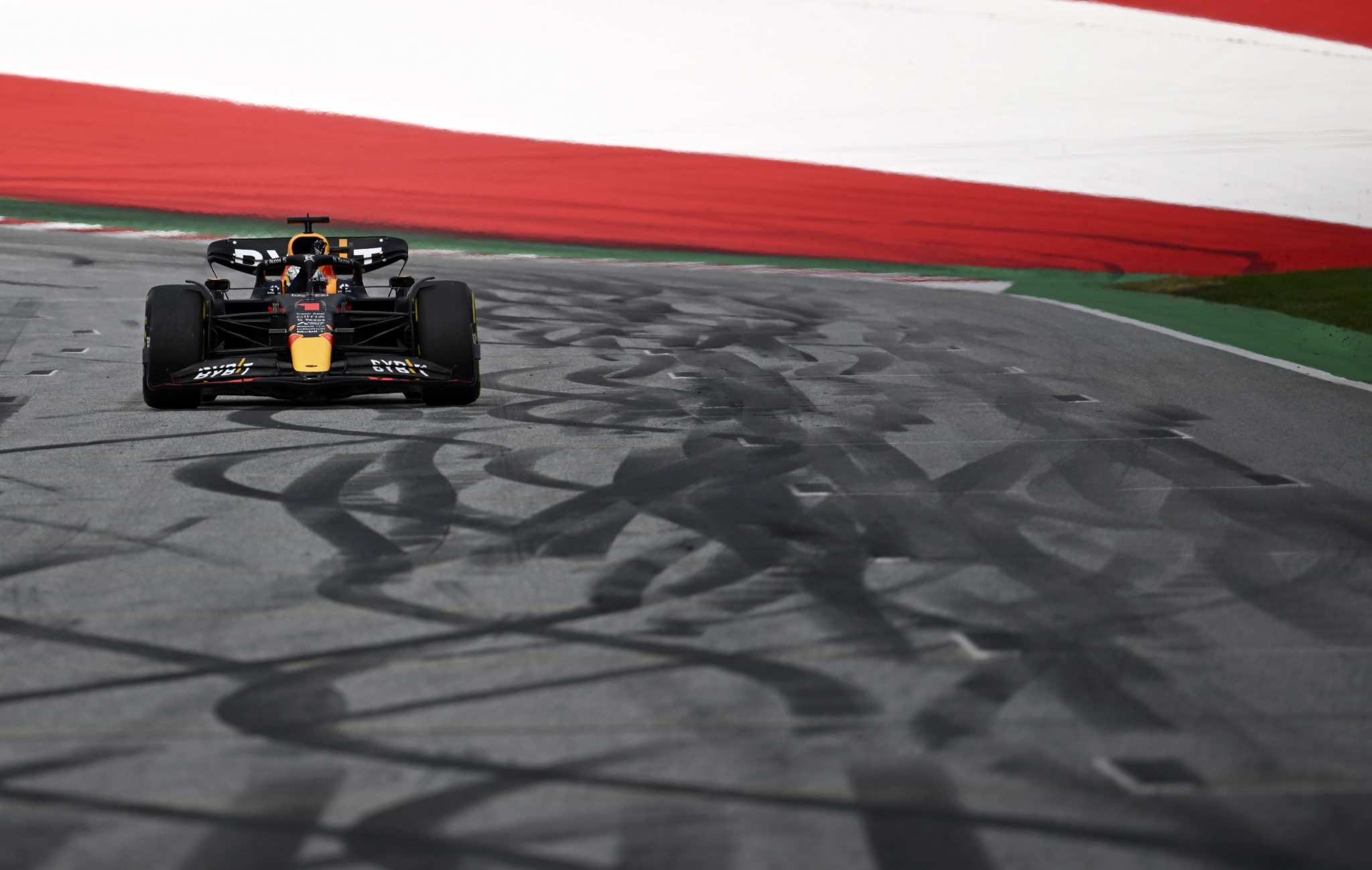 RED BULU JE NAJLEPŠE KOD KUĆE Verstapenu pol pozicija na Velikoj nagradi Austrije