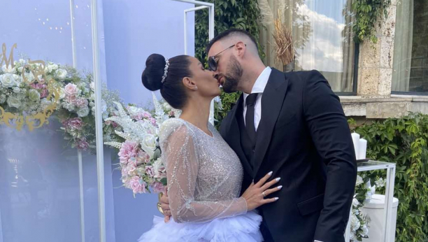 POTPISALI SMO PREDBRAČNI UGOVOR Mia Borisavljević i Bojan Grujić danas su izgovorili sudbonosno da, pa otkrili šta je bilo presudno za korak venčanja (FOTO+VIDEO)