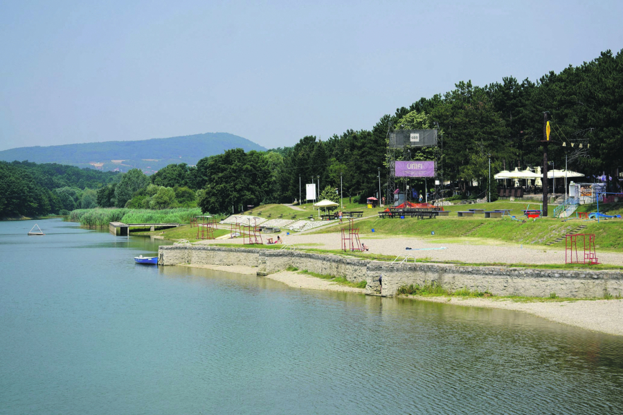 OTKRIVENA TAJNA UKLETOG JEZERA Da li je Šumaričko jezero kod Kragujevca prokleto zbog groblja koje se nalazilo na njegovom mestu? (FOTO/VIDEO)