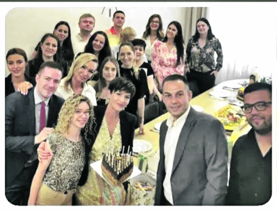 OBRADOVIĆ OTKRILA NAJVEĆU ŽELJU Ministarkino rođendansko iznenađenje! (FOTO)