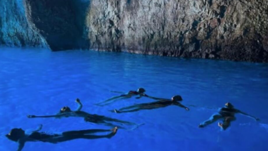 HIT FOTOGRAFIJE Aleksandar Milić Mili uživa na odmoru sa porodicom, a evo kako oni provode vreme u vodi: Urnebesno (FOTO)