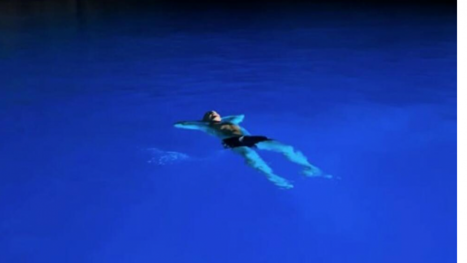 HIT FOTOGRAFIJE Aleksandar Milić Mili uživa na odmoru sa porodicom, a evo kako oni provode vreme u vodi: Urnebesno (FOTO)