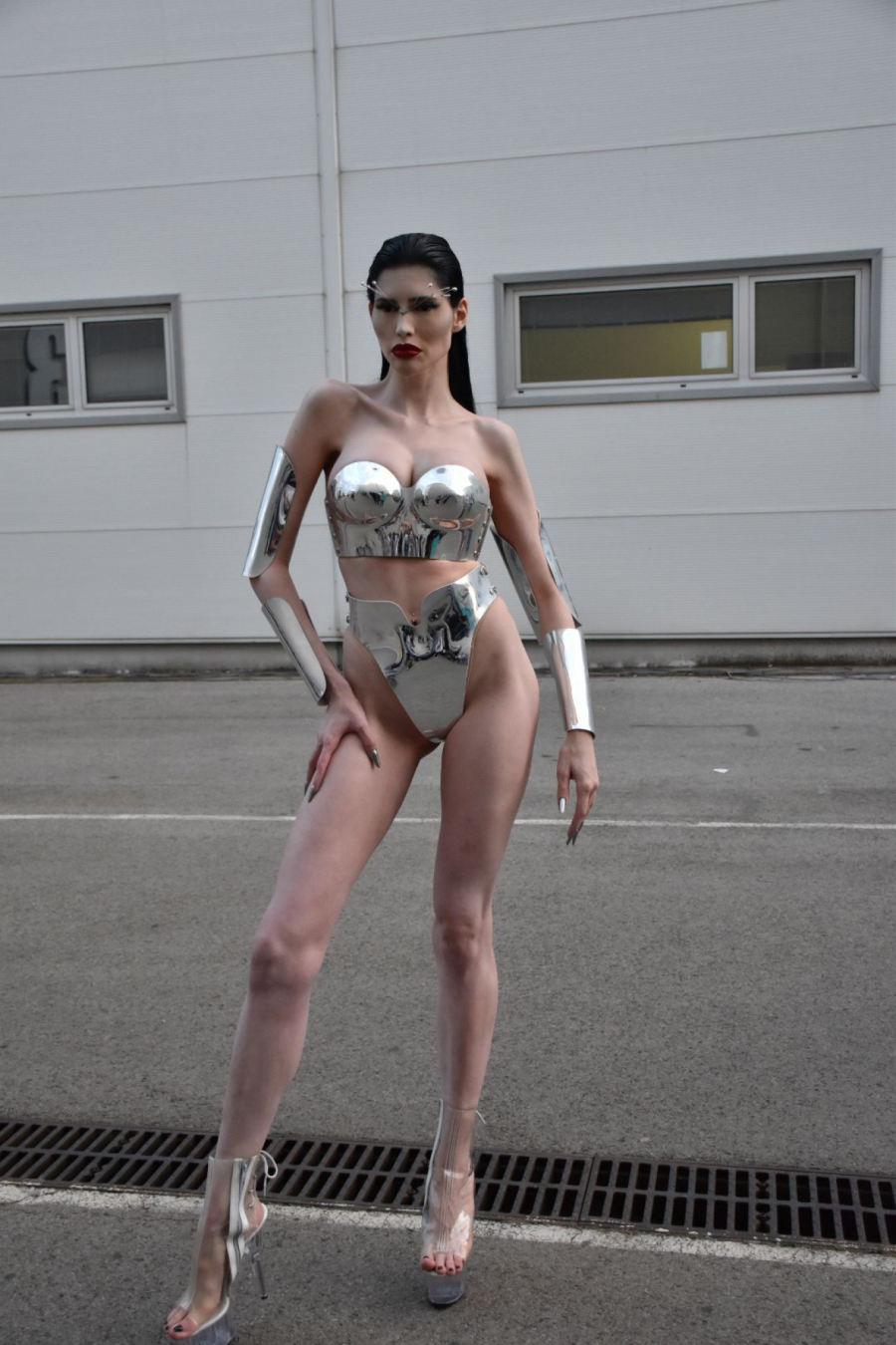 DENIZ DEJM ŠOKIRALA SVE SVOJIM IZGLEDOM Veliko finale Zadruge 5 uskoro počinje, stigla i podrška Filipa Cara, a tu je i majka Aleks Nikolić (FOTO)