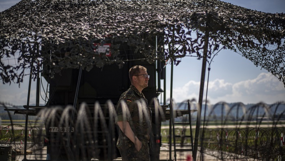 NEMAČKI VOJNICI NEMAJU NI GAĆE "Regali su prazni, tenk ne može da se kupi u supermarketu"