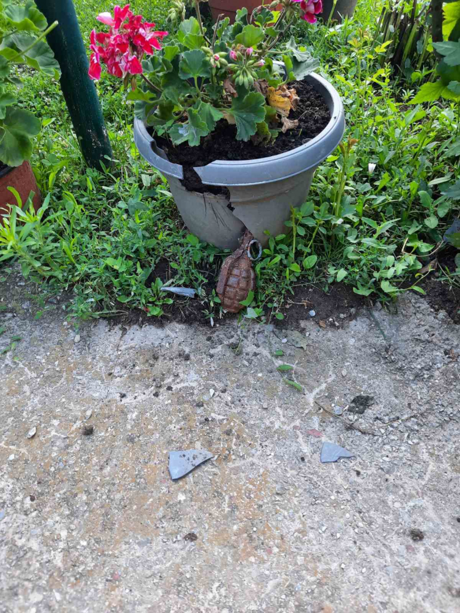 NASTAVLJA SE ŠIPTARSKI TEROR NAD SRBIMA Bačena bomba na kuću porodice Jovanović (FOTO)