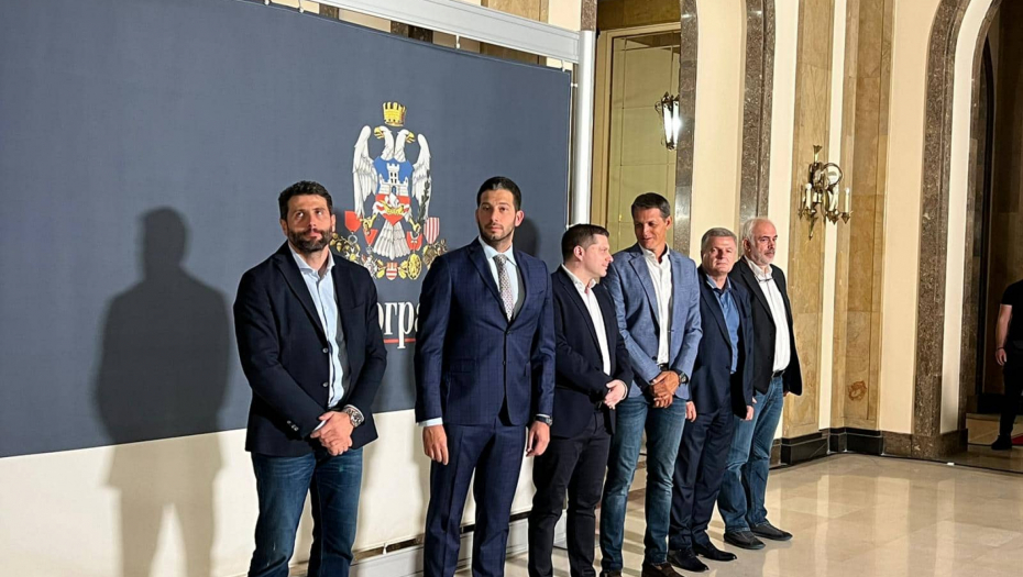 NOVAK UZ HIMNU BOŽE PRAVDE IZAŠAO NA BALKON Đoković se obratio naciji: Ovo su najlepši trenuci u životu (VIDEO)